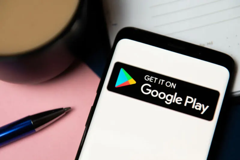 Google Play now hosts its own competitors