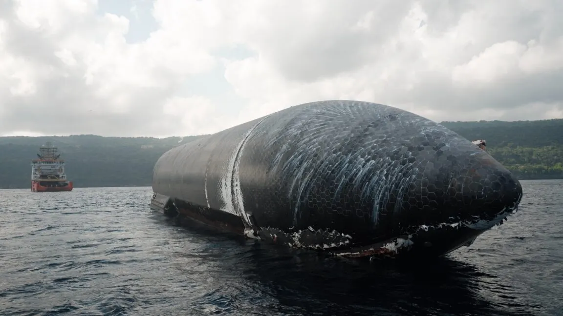 SpaceX hauls Starship out of the Indian Ocean after 24 days at sea